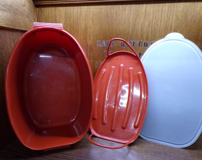 2507 Tupperware Paprika Vintage Ham/Turkey/ Roast Keeper W/ Lift Out Insert Tray & Frosted Clear Lid Good Cond with Light Scratches and Wear