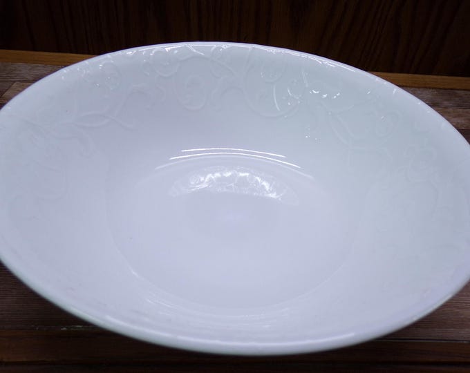 2511 Corelle Vitrelle Cherish Raised Textured Floral 8.5" Vegetable Bowl - Great Condition