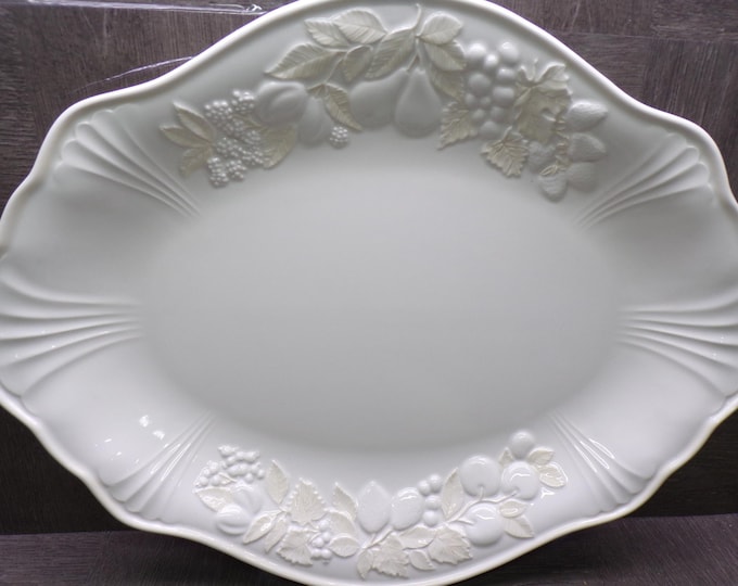 2406 Lenox Butlers Pantry Fruitier 16" Oval Platter white w/ Cream Color Fruit