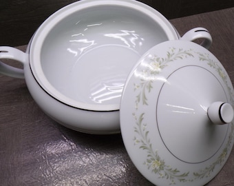 2605 Grace Rhapsody Vintage Fine China 9" Covered Vegetable Serving Bowl