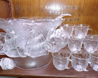 2503 KIG Glass 27 pc Beautiful Textured Leaf Punch Set - 8.5 qt Bowl, Base, Ladle, 12 Cups & 12 Hooks - Excellent Condition