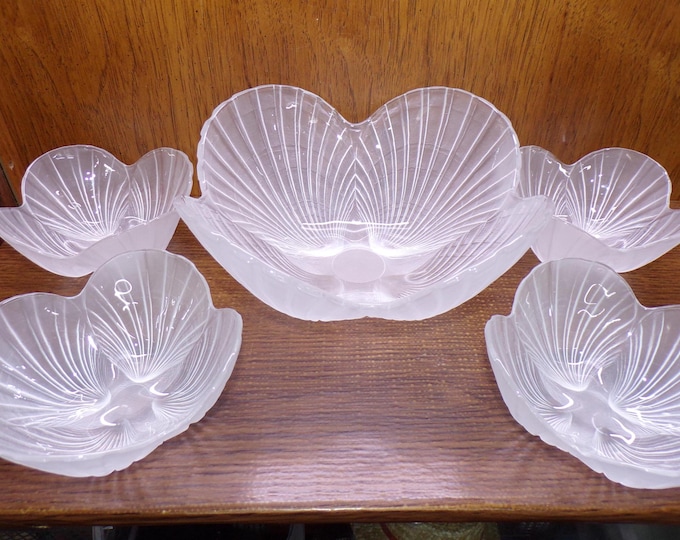 2506 Mikasa Crystal Vintage 1980's Frosted Glass Scallop Seashell 5 pc Salad Bowl Set - (1) 10" Bowl & (4) 6" Bowls - Great Condition