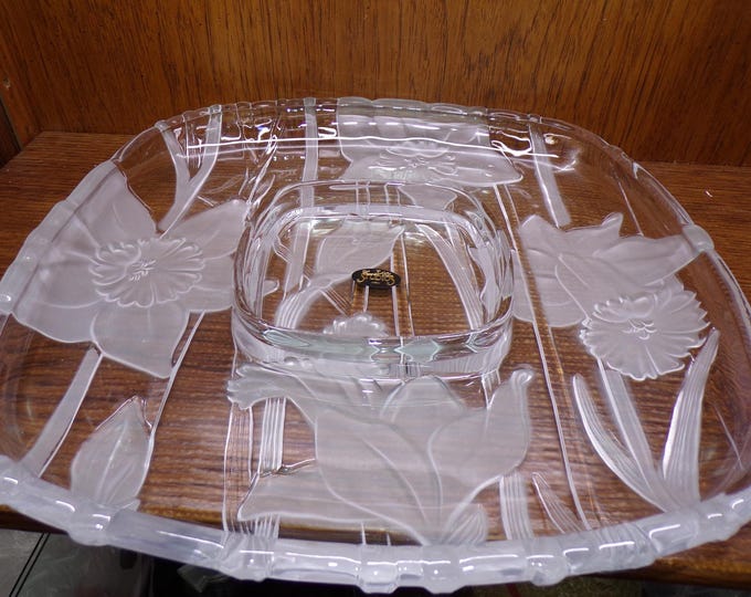2508 Beautiful Crystal Clear Studios Narcissus 13" Square Divided Frosted Daffodil Vintage Serving Tray Platter-Great Condition in Orig. Box