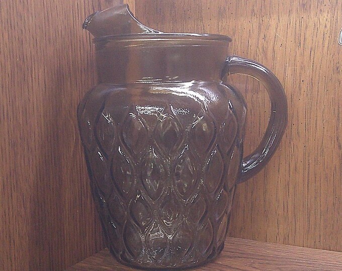 2501 Anchor Hocking Quilted Madrid Diamond Vintage Tawny Brown Glass 9" 82oz Pitcher w/ Ice Catcher Spout - Good Condition
