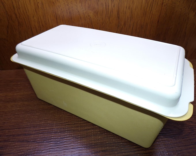 2507 Tupperware Harvest Gold Yellow Vintage 11.5" x 6" x 5" Tall Bread Keeper Loaf Dish Covered Container - Good Cond. Some Scratches & Wear