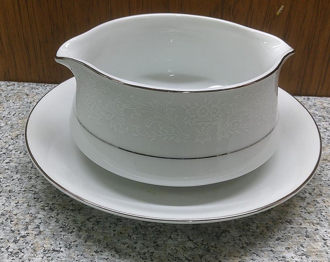 2409 International Silver Co. Fine China Wakefield White Lace Gravy Boat w/ Attached Underplate - Silver Band & Rim - Great Condition