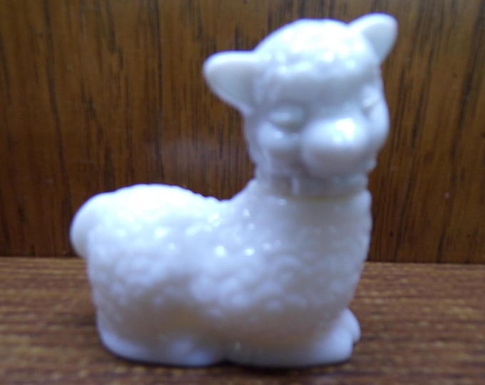 2506 Avon Lamb 3" Vintage Empty After Shave Bottle Decanter - Great Condition