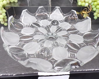 2309 Crystal Clear Industries Moriva Pattern Footed 12.5" Cake Plate Platter