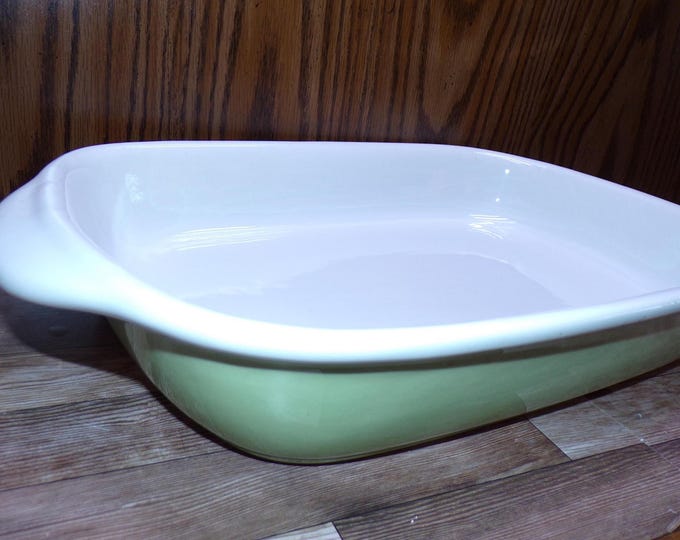 2509 Corningware 13" x 9" Open Roaster Lasagna Casserole Pan Light Green w/ White interior - Great Condition