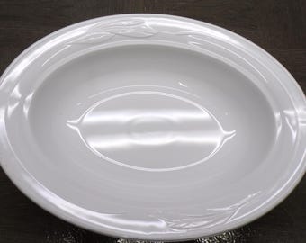 2602 Corningware Elegance 2.25 qt White Flora L-32 06 Oval Casserole Open Roaster 14" x 10" x 3.5" Tall - Good Condition Marks on Bottom