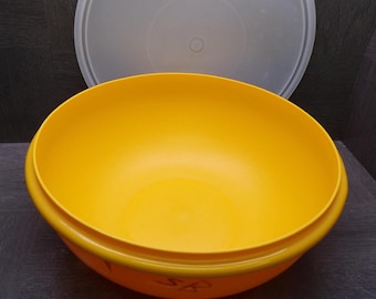 2606 Tupperware 274-12 Fix-n-Mix 13" x 4.5" Yellow Bowl w/ Frosted Lid