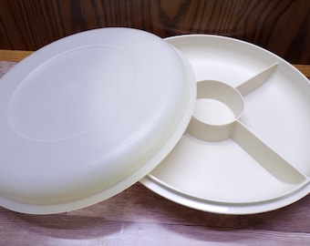2605 Tupperware #1708-6 Vintage Divided Dish 10.5" Container Almond with Frosted Clear Lid