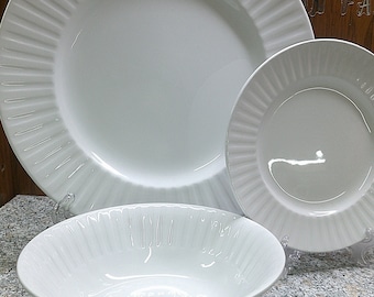 2405 Alfred Meakin English Craftsman Leeds Shape Ironstone Dinnerware from Staffordshire England in Excellent Condition