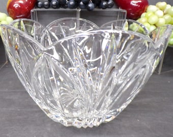 2307 Wyndham Scalloped Tulip Shape 9” Bowl Block Lead Crystal