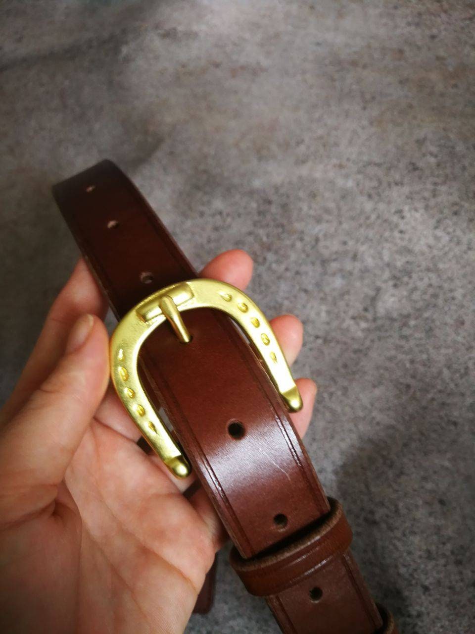 レザー ベルト 馬のバックル付き 馬蹄バックル付き乗馬用レザーベルト、馬好きの方へのパーソナライズ