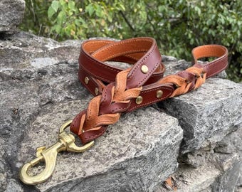 Leren hondenriem met gevlochten uiteinden met ring aan handvat, grote leren hondenriem met massief messing drukknoop
