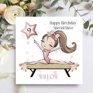 Carte d'anniversaire de gymnaste personnalisée pour une nièce spéciale, personnalisée avec l'âge et le nom, jolie carte pour les petits fans de gymnastique