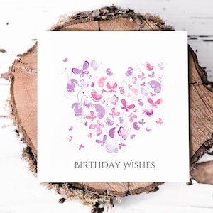 Carte d'anniversaire coeur papillon pour elle dans des tons de rose et de violet, jolie et simple carte de voeux d'anniversaire pour une amie, une grand-mère ou une soeur