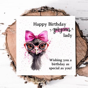 Feliz cumpleaños, hermosa dama. Tarjeta perfecta para regalarle a tu hermana o a tu mejor amiga en su día especial. Tarjeta divertida con un toque de glamour.