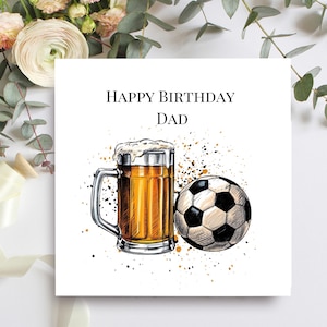 Carte d'anniversaire pour papa, football et bière, disponible pour personnaliser le destinataire, y compris grand-père, papa, oncle, fils, frère, beau-frère