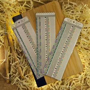 Marcador feito à mão - Estilo colagem - Ephemera de brilho prateado - presente - feito à mão - mídia mista - álbum de recortes - Presente exclusivo e artístico para amantes de livros - Série original