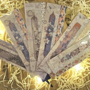 Marcador feito à mão - Estilo colagem - Ametista rosa asiática - Presente - Feito à mão - Mídia mista - Papel para scrapbook - Presente exclusivo e artístico para amantes de livros