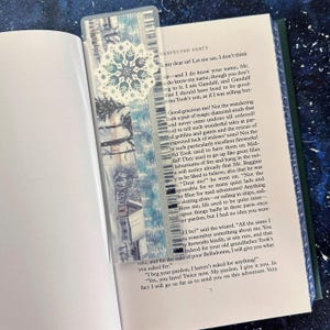 Marcador feito à mão - Estilo colagem - País das maravilhas do inverno - Aqua - Ephemera - presente - feito à mão - mídia mista - álbum de recortes - Presente exclusivo e artístico para amantes de livros