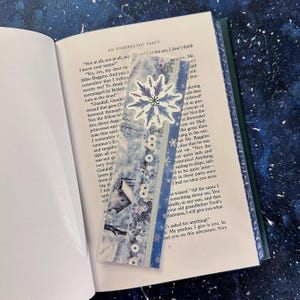 Marcador feito à mão - Estilo colagem - País das maravilhas do inverno - Safira efêmera - presente - feito à mão - mídia mista - Presente exclusivo e artístico para amantes de livros