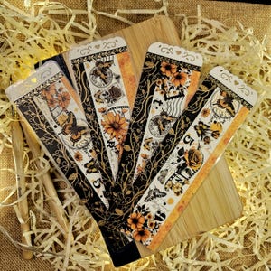 Marcador de livro feito à mão - Estilo colagem - Borboletas pretas e amarelas - Presente efêmero - Feito à mão - Técnica mista - Presente exclusivo e artístico para amantes de livros