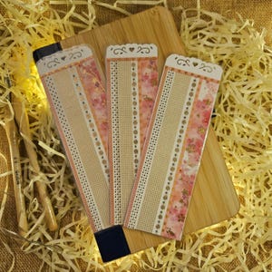 Marcador de página feito à mão - Estilo colagem - Ephemera ouro rosa - presente - feito à mão - mídia mista - álbum de recortes - Presente exclusivo e artístico para amantes de livros - Série original