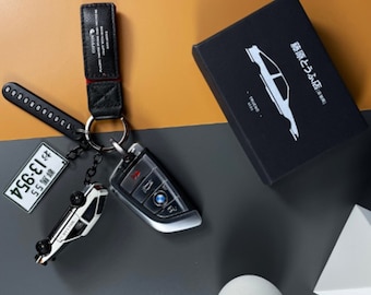 Portachiavi per auto AE86 / Modello ciondolo zaino / Regalo di compleanno / Portachiavi AE86 / Regalo di compleanno / Scatola regalo / Iniziale D / Portachiavi AE86 / AE86