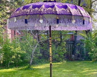 Parasol Balinés Morado de Jardín – Sombrilla de Lujo Pintada a Mano para Terraza y Espacios Exteriores