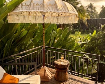 Sombrilla de Jardín Boho con Flecos – Hecha a Mano en Bali para Terraza y Decoración Exterior