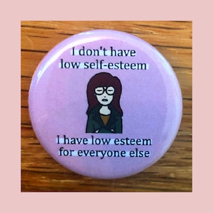 Daria &quot;I have low esteem for everyone else&quot; 1.25&quot; pinback button, Daria Morgendorffer pin