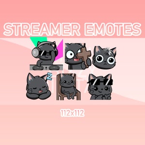 Può includere: Set di sei emoticon di gatto nero con diverse espressioni. Le emoticon includono un gatto con cuffie e occhiali da sole, un gatto che tiene una croce, un gatto con occhi grandi, un gatto che dorme, un gatto seduto su una sedia e un gatto con occhiali da sole che fa il segno della pace. Le emoticon sono di 112x112 pixel.
