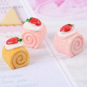 Strawberry Cake Resin Slime Charm, 10pcs Sweet Playfood Resin Charm for Decoden, Cute Flatback Resin Cabochons, Decoden Case Crafts Supplies