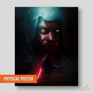 Könnte beinhalten: Ein dunkles, digital gerendertes Poster mit einer Kapuzenfigur mit roten Gesichtsmarkierungen und leuchtend gelben Augen. Eine Silhouette mit einem roten Lichtschwert steht in einer Wüstenlandschaft. Die Worte "PHYSICAL POSTER" stehen in einem orangefarbenen Rechteck.
