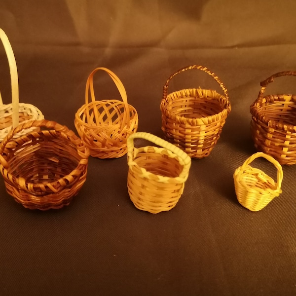 Seven Different Dollhouse Baskets 1:12