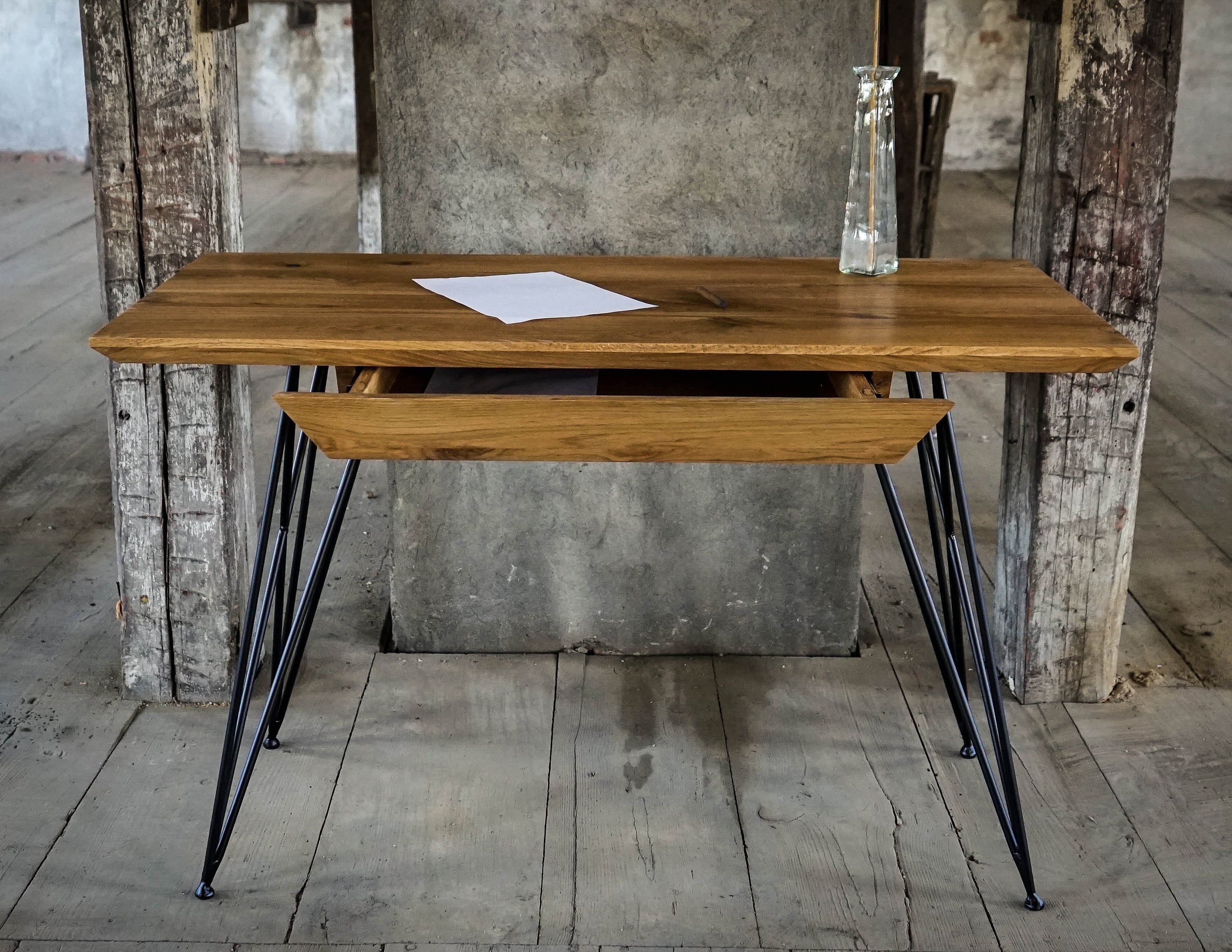 Schreibtisch Eiche industrial design massivholz Bürotisch Schublade minimal  hairpin legs Stahl Gestell Tisch - .de