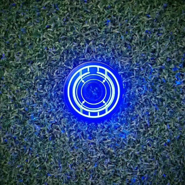 Tron Identitätsscheibe - Golfball Markierer aus Aluminium mit UV-Leuchtlack. Spieltoken, Clubbing Anhänger, Geek Geschenk, Cyberpunk, EDC, Entscheidung Münze.