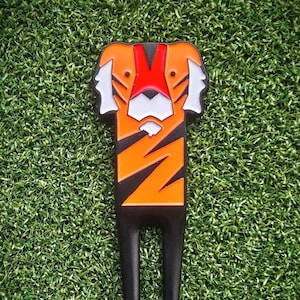 Personlised golf divot tool, pitch mark repairer - Tiger style with laser engraving. Golf putting green repair. Golf tour. Junior golf.