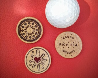 "Golfball Marker ""Tea & Biscuits"" aus Holz. Lasergravierte Personalisierung. Brettspielstein, Liebeszauber Token. Entscheidung Münze.