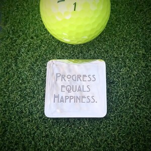 Marcador de pelota de golf personalizado cuadrado de acero inoxidable. Texto o logotipo grabado con láser. Regalo de aniversario de acero. Amuleto de la suerte para el día de la boda.