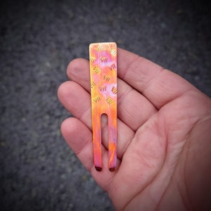 Pure Copper custom golf divot tool, pitch mark repairer - Laser engraved personalisation or logo. Luxury bespoke golf gift. Anniversary gift