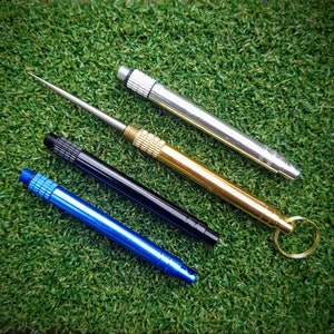 Golf Groove Cleaner Spike aus Aluminium und Stahl - Laser graviertes personalisiertes Golfgeschenk. Einzinkiges Werkzeug. DIY, Camping, Überlebenswerkzeug.