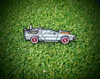 Marcatore magnetico per palline da golf in smalto DeLorean di Ritorno al futuro - Personalizzazione con incisione laser / Pezzo RPG / Regalo geek / Distintivo per cosplay.