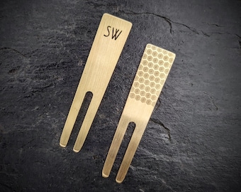 Pure Brass custom golf divot tool, pitch mark repairer - Laser engraved personalisation | Best man gifts | Anniversary present | Unique golf