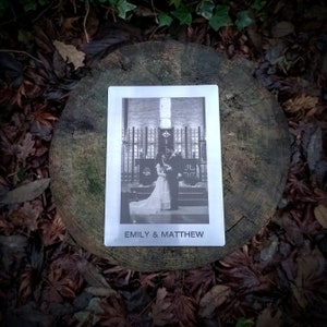 Lasergegraveerde fotoconversie: roestvrijstalen metalen plaat. Aankondigingskaart. Huwelijksverjaardagscadeau. Familie kerstherinnering.