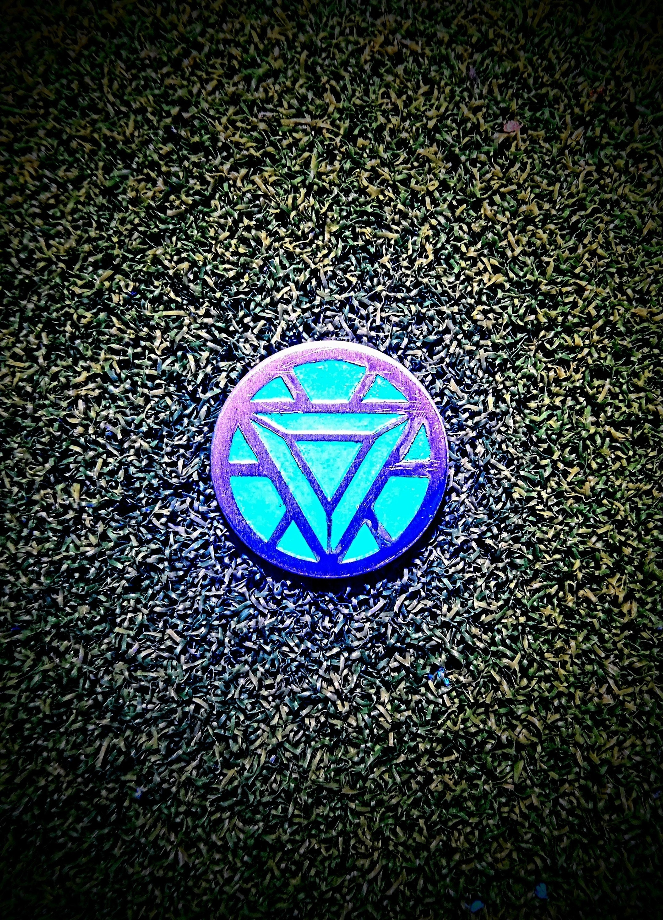 アイアンマン アークリアクター -  アルミニウムまたはステンレススチール製のゴルフボールマーカー。UV反応塗料で塗装されています。ゲームトークン。オタクへのプレゼント。コスプレにも。 -  Etsy 日本, image size:2163x3000