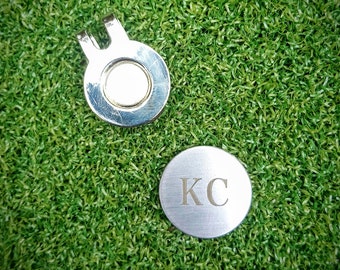 Marqueur de balle de golf personnalisé en acier doux brossé avec clip magnétique pour chapeau/ceinture - Avec gravure laser. Cadeau de golf personnalisé. Golf monogrammé.